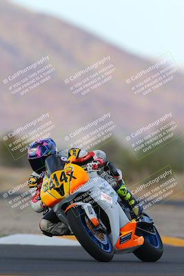 media/Sep-24-2022-CVMA (Sat) [[a45f954247]]/Race 10 Amateur Supersport Middleweight/